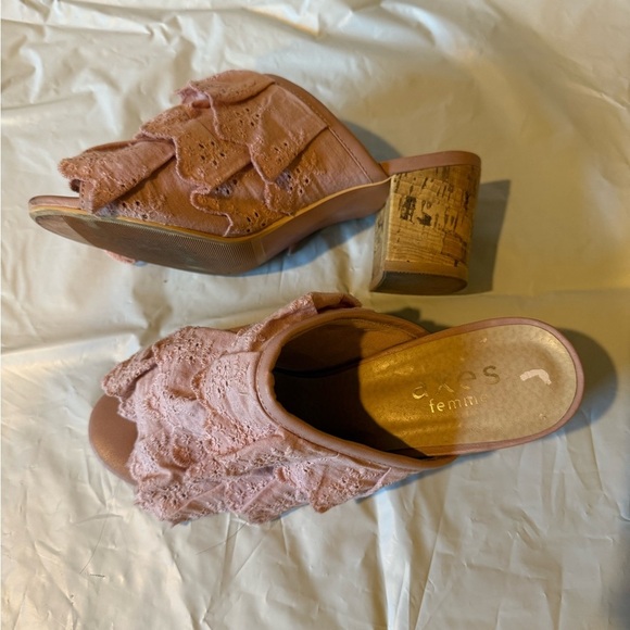 Women's Pink Ruffle Slide Sandals axes size 6 - Picture 2 of 5